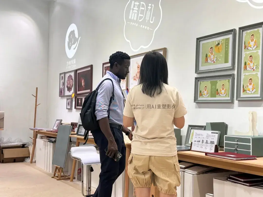 visitors in baby photo expo