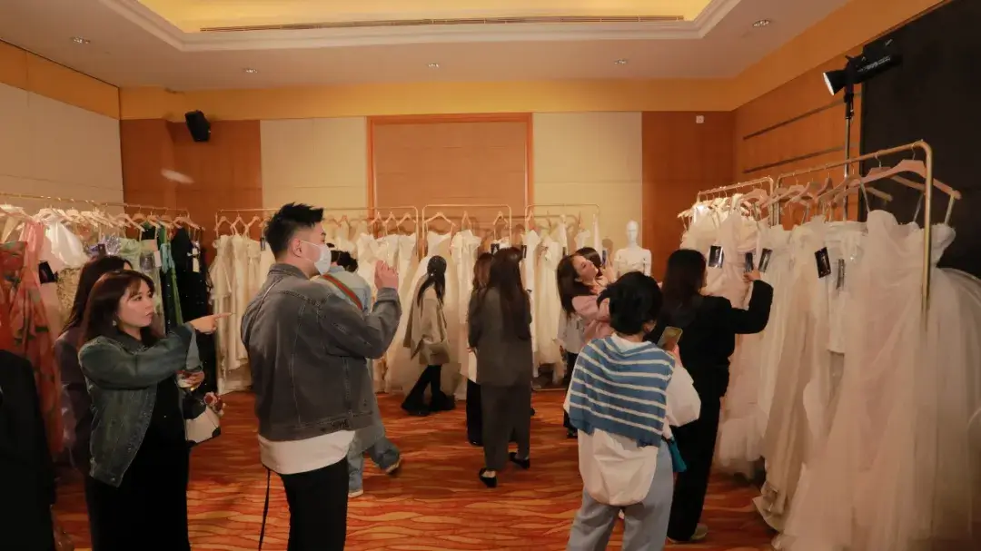 Bridal Moda in Shanghai Bridal Fashion Week visitor 1