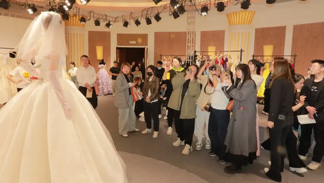 Bridal Moda in Shanghai Bridal Fashion Week visitor 2