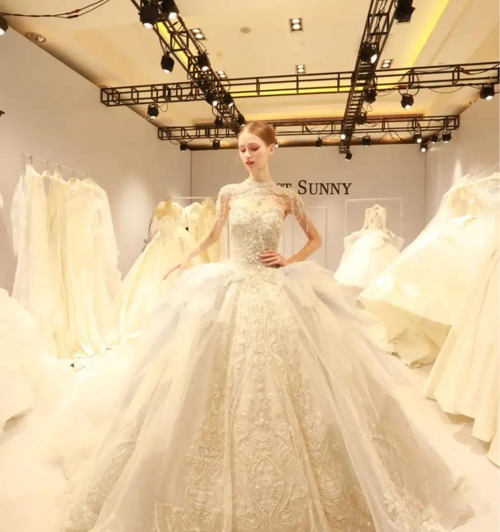 Overly fancy designs of China wedding dresses styles