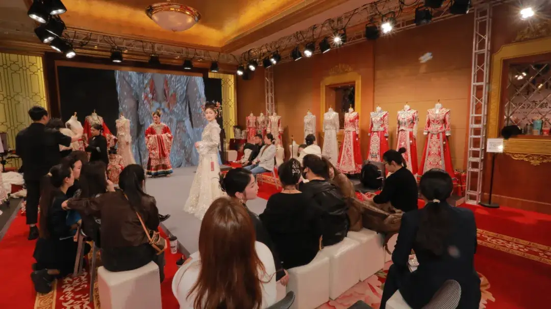traditional Chinese wedding dresses 2