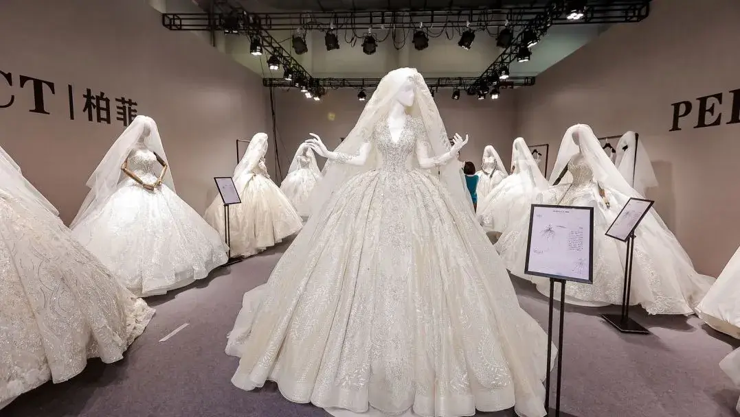 wedding dresses in the expo