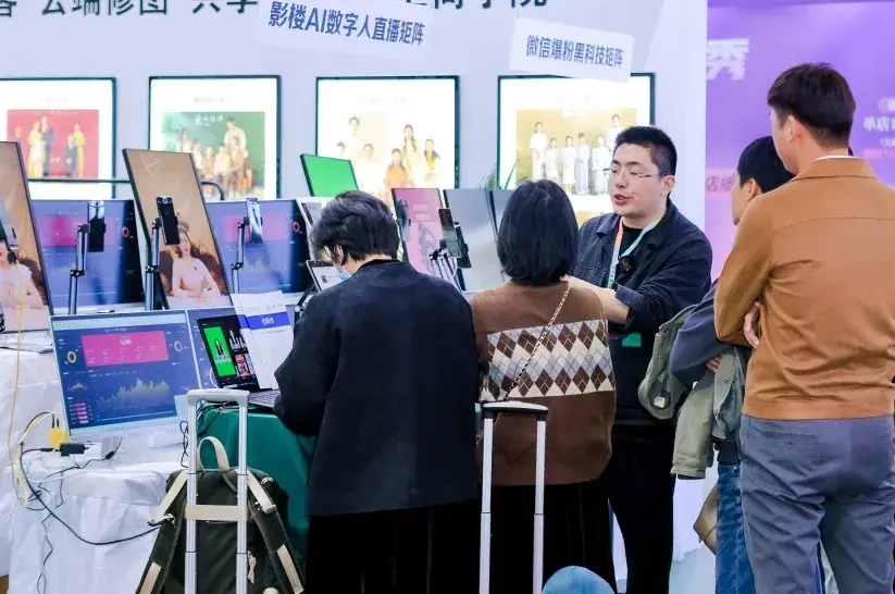 visitors in the P&I shanghai 2