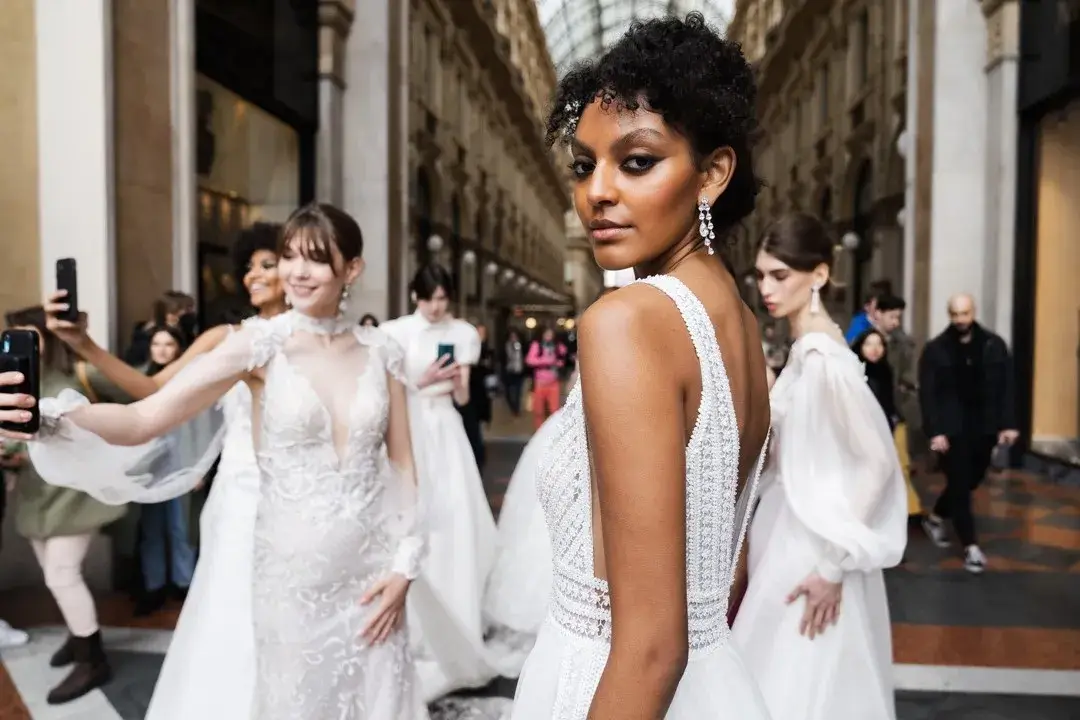 Sì Sposaitalia Collezioni Milano Bridal Week wedding dress models at the hall